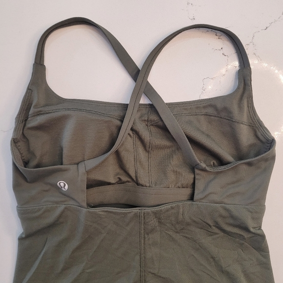 Lululemon Athletica tank-top - size 4 - Picture 7 of 10